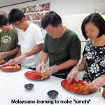 Malaysians learning to make "kimchi"